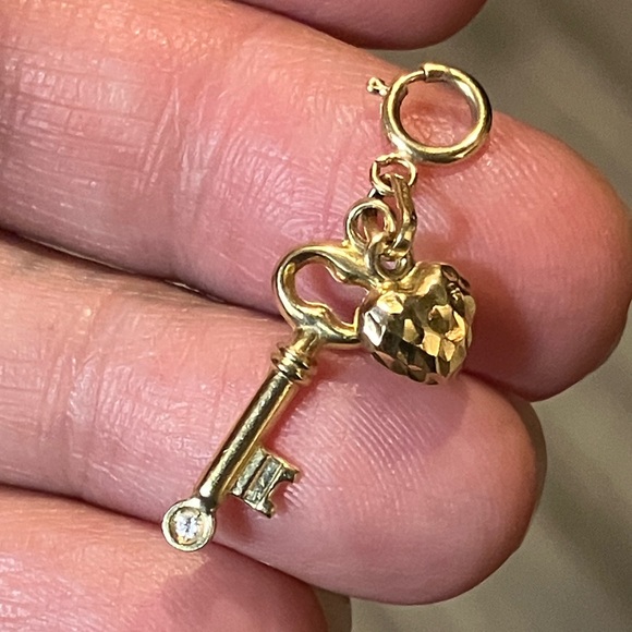 14K Gold MILOR ITALY Diamond Key & Heart combo charm - Picture 5 of 16